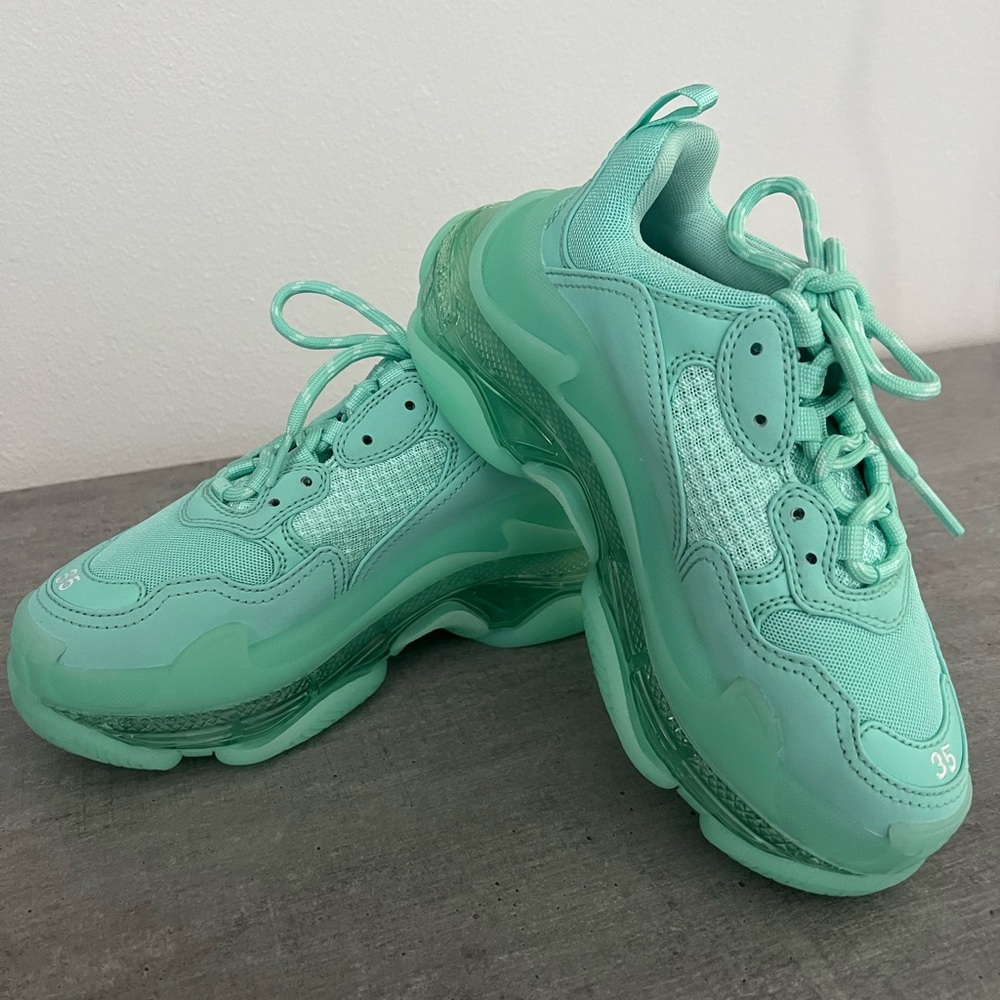 Women shoes size 5